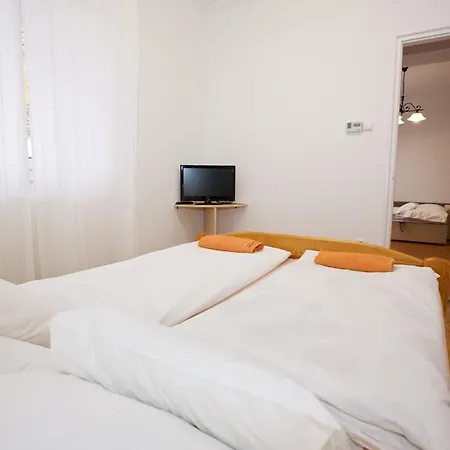 Zoli Apartmanok-anita Koelcsey 34-36 * Hajduszoboszlo