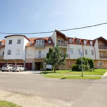 Zoli Apartmanok-anita Koelcsey 34-36 아파트