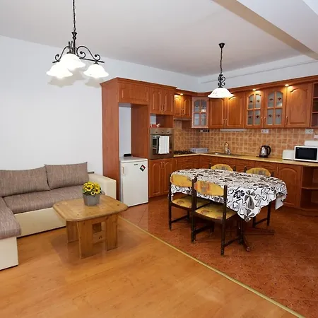 Zoli Apartmanok-anita Koelcsey 34-36 Hajduszoboszlo