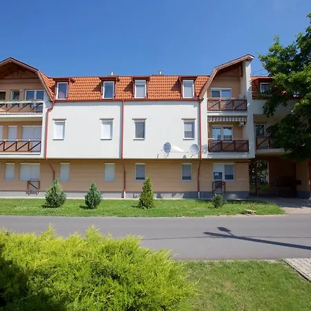 아파트 Zoli Apartmanok-anita Koelcsey 34-36 *