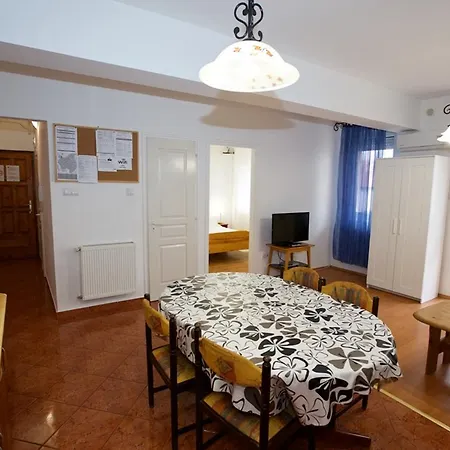 아파트 Zoli Apartmanok-anita Koelcsey 34-36
